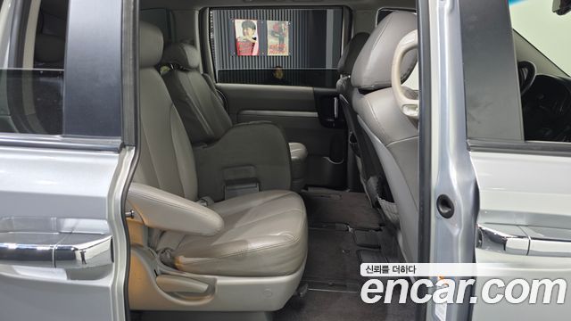 Kia Canival 2010 — photo 12