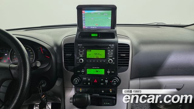 Kia Canival 2010 — photo 14