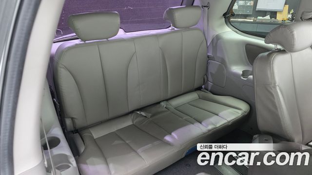 Kia Canival 2010 — photo 18