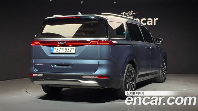 Kia Canival 2023 — photo 2