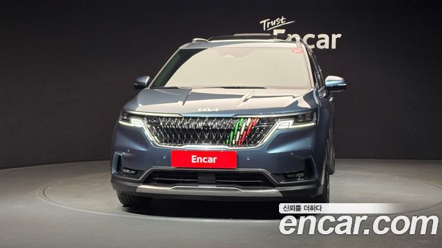 Kia Canival 2023 — photo 3