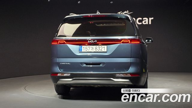 Kia Canival 2023 — photo 4