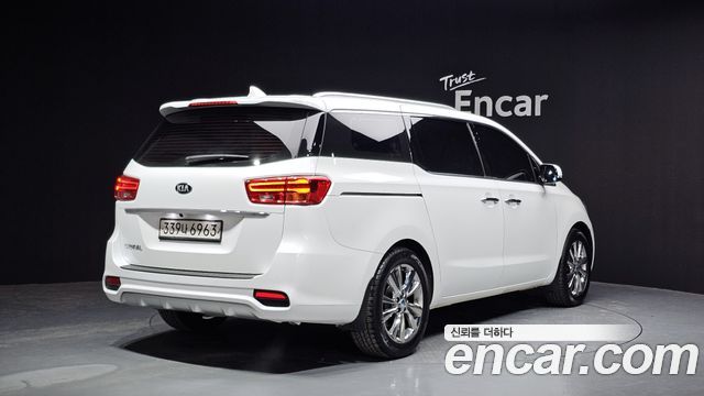 Kia Canival 2020 — photo 2