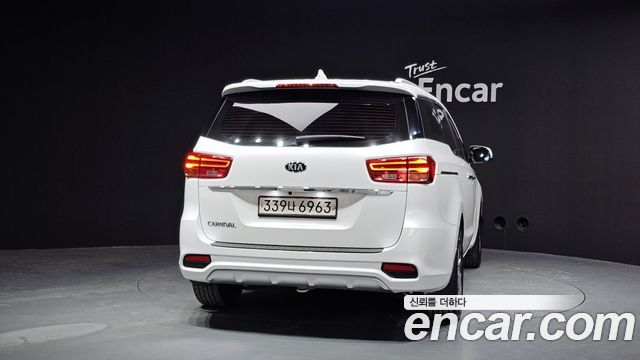 Kia Canival 2020 — photo 4