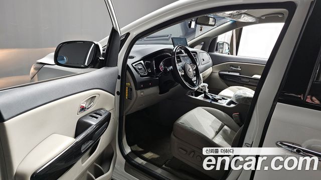 Kia Canival 2020 — photo 10