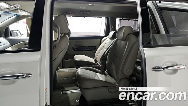 Kia Canival 2020 — photo 11