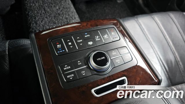 Hyundai Equus 2012 — photo 18