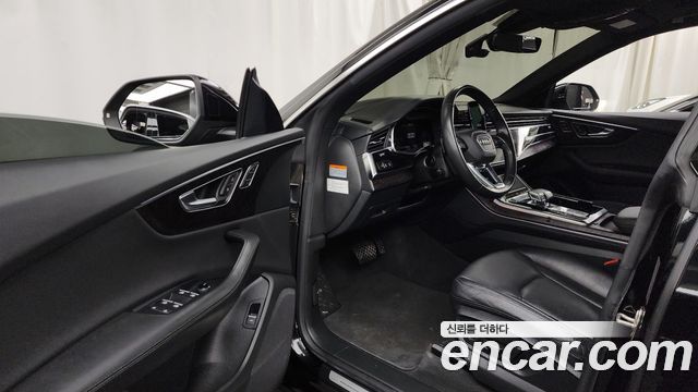 Audi Q8 2022 — photo 10