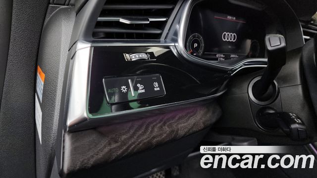 Audi Q8 2022 — photo 16