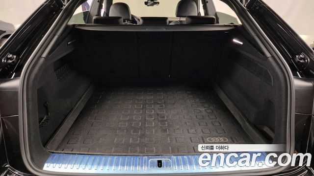 Audi Q8 2022 — photo 20