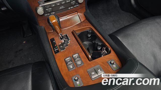 Lexus LS 2011 — photo 9