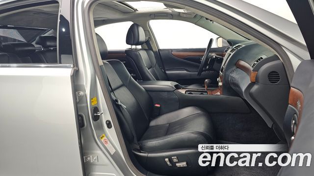 Lexus LS 2011 — photo 10
