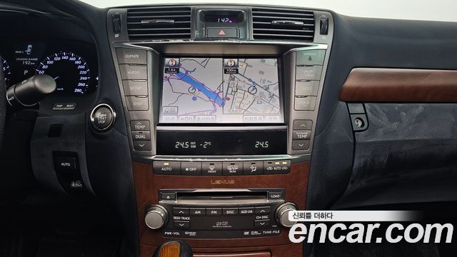 Lexus LS 2011 — photo 14