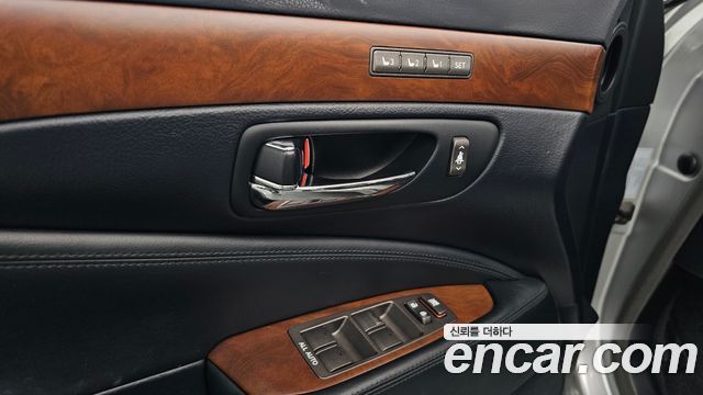 Lexus LS 2011 — photo 17