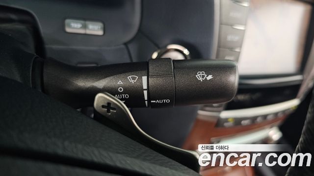 Lexus LS 2011 — photo 19