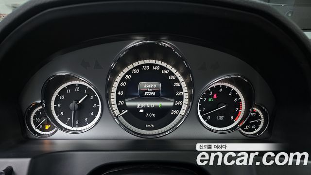 Mercedes-Benz E-Class 2013 — photo 8
