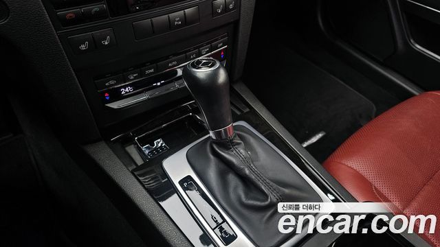 Mercedes-Benz E-Class 2013 — photo 9