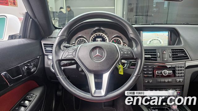 Mercedes-Benz E-Class 2013 — photo 13