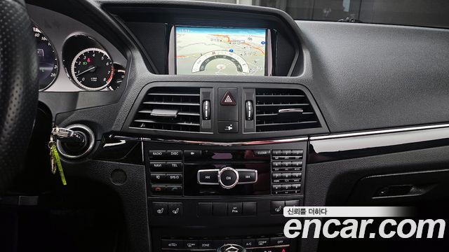 Mercedes-Benz E-Class 2013 — photo 14