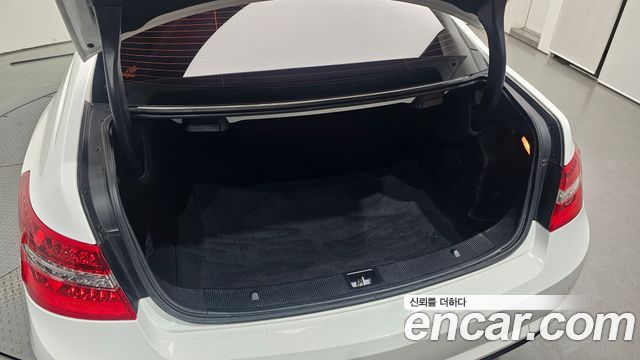 Mercedes-Benz E-Class 2013 — photo 20