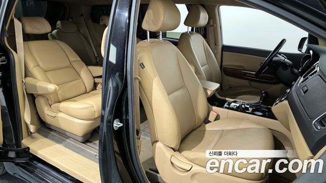 Kia Canival 2016 — photo 12