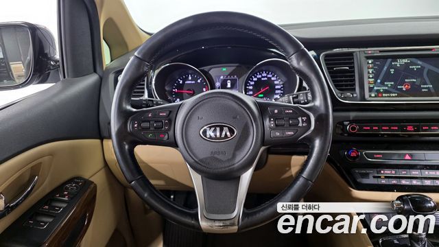 Kia Canival 2016 — photo 13