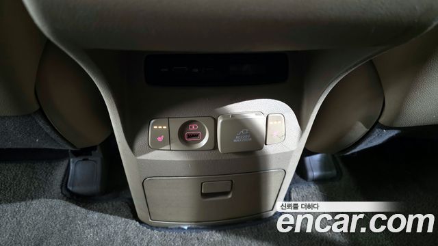 Kia Canival 2016 — photo 17