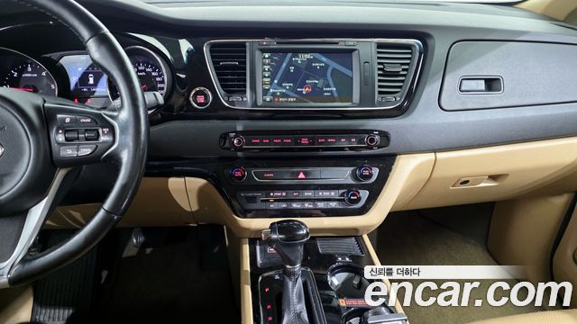 Kia Canival 2016 — photo 19