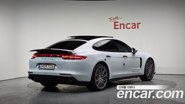 Porsche Panamera 2018 — photo 2