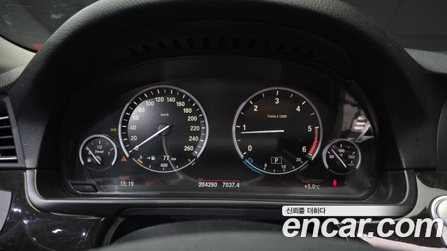 BMW 5-Series 2012 — photo 8