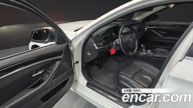 BMW 5-Series 2012 — photo 10