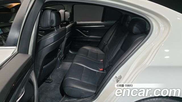 BMW 5-Series 2012 — photo 12