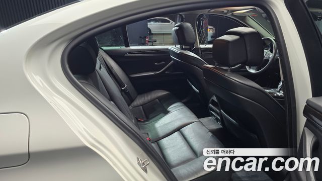 BMW 5-Series 2012 — photo 13