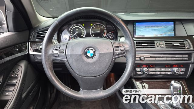 BMW 5-Series 2012 — photo 14