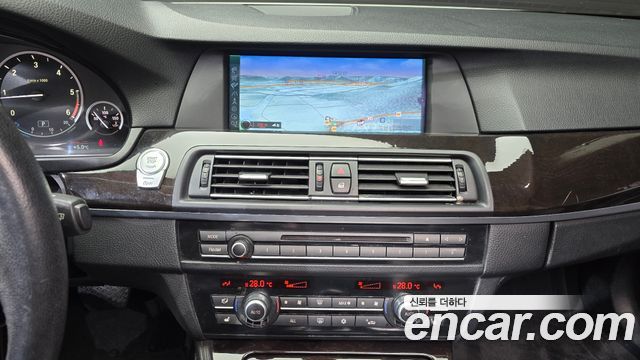 BMW 5-Series 2012 — photo 15