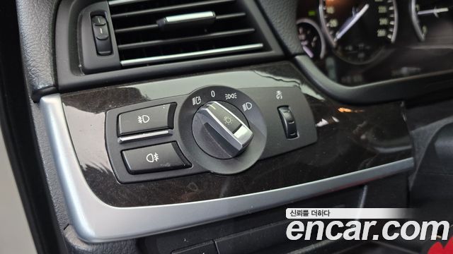 BMW 5-Series 2012 — photo 17
