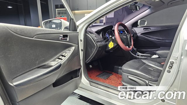 Hyundai Sonata 2010 — photo 11