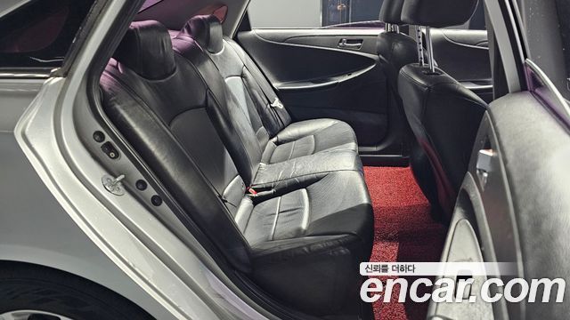 Hyundai Sonata 2010 — photo 12