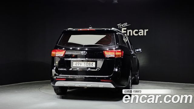 Kia Canival 2017 — photo 4