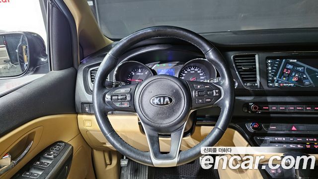 Kia Canival 2017 — photo 13