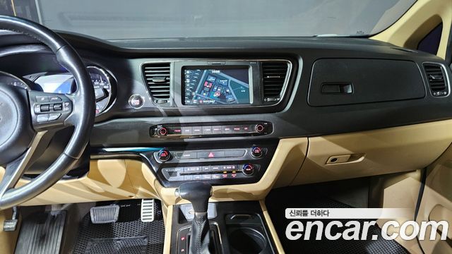 Kia Canival 2017 — photo 20