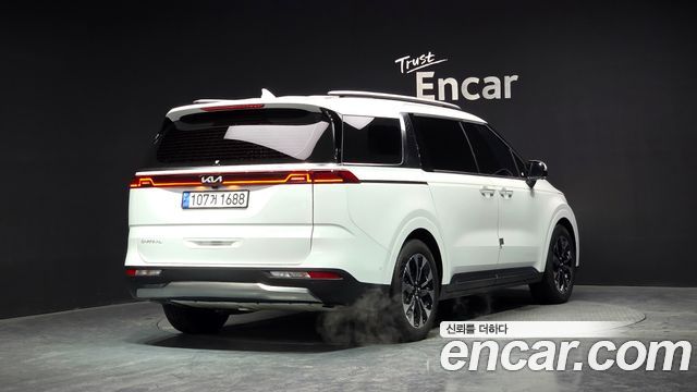 Kia Canival 2023 — photo 2