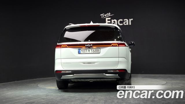 Kia Canival 2023 — photo 4