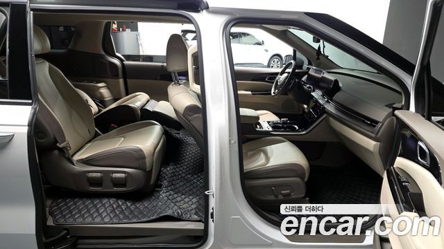 Kia Canival 2023 — photo 11
