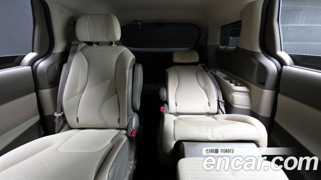 Kia Canival 2023 — photo 12