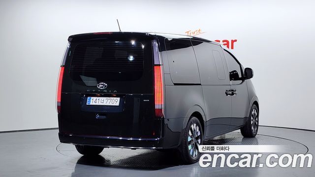 Hyundai Staria 2022 — photo 2
