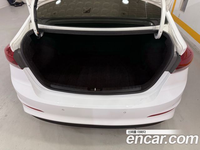 Hyundai AVANTE 2018 — photo 6