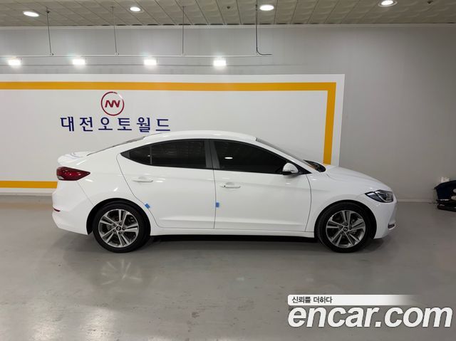 Hyundai AVANTE 2018 — photo 8