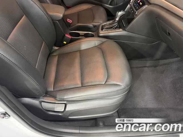 Hyundai AVANTE 2018 — photo 11