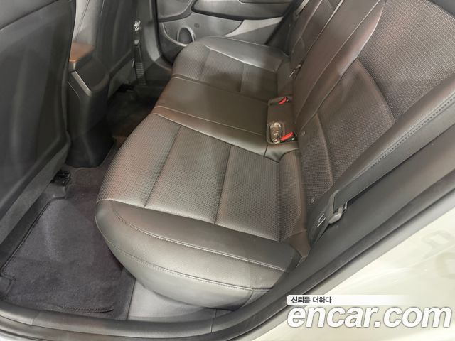 Hyundai AVANTE 2018 — photo 12
